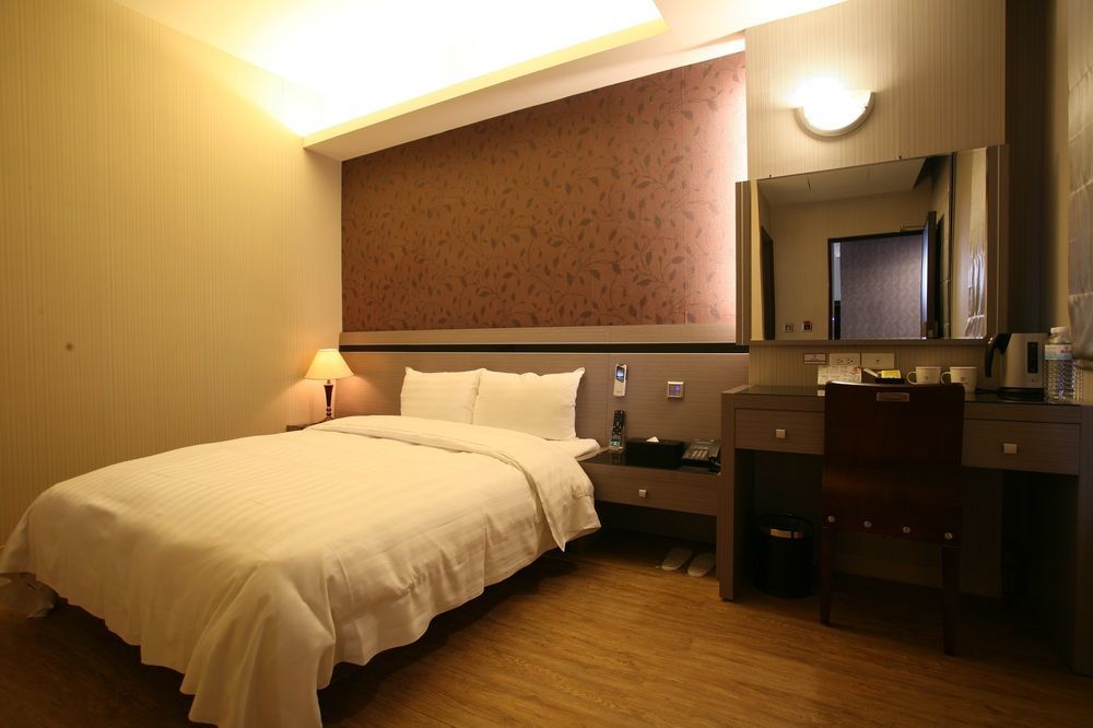 Unique 75 Hotel Taichung Extérieur photo