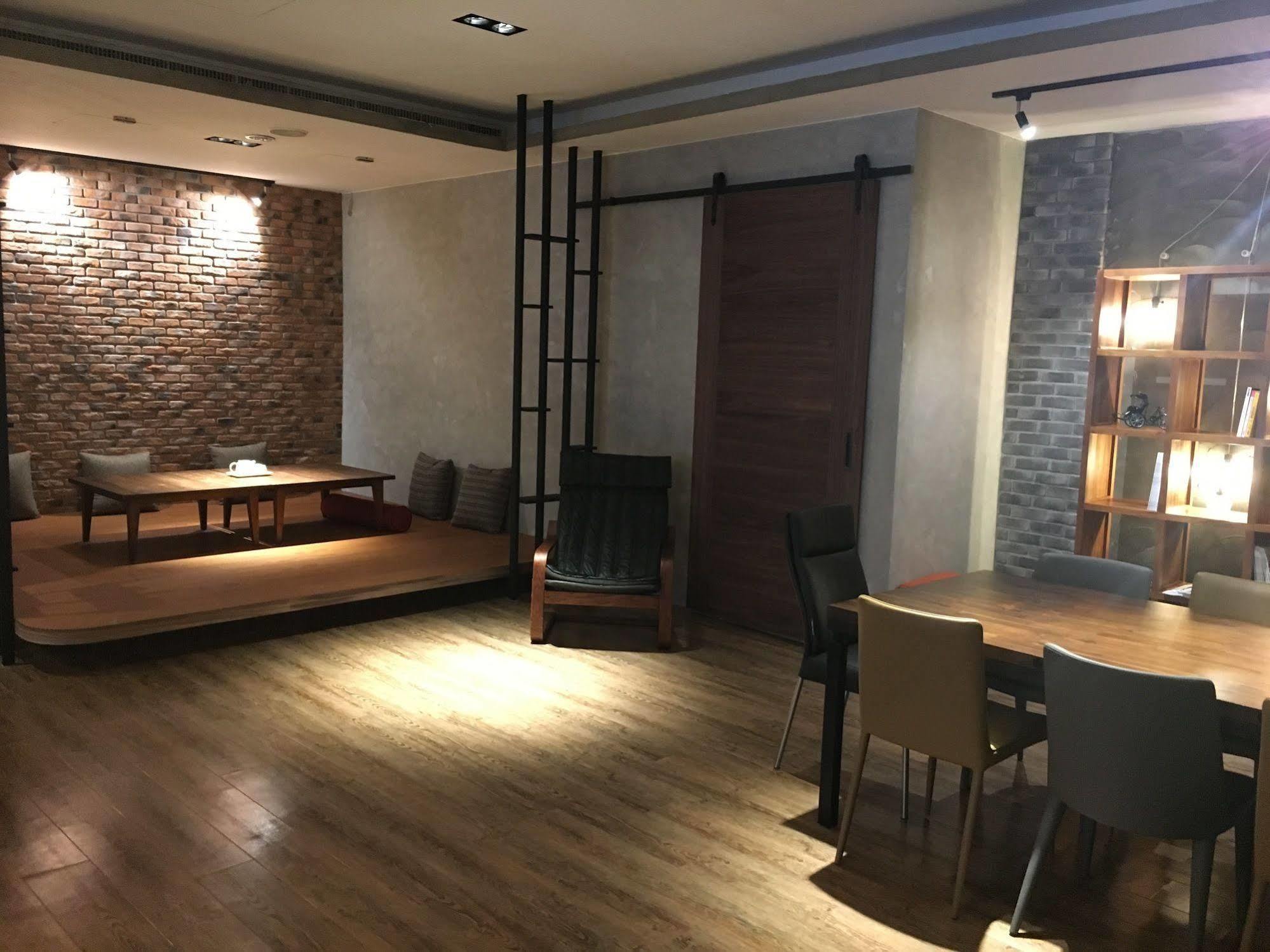 Unique 75 Hotel Taichung Extérieur photo