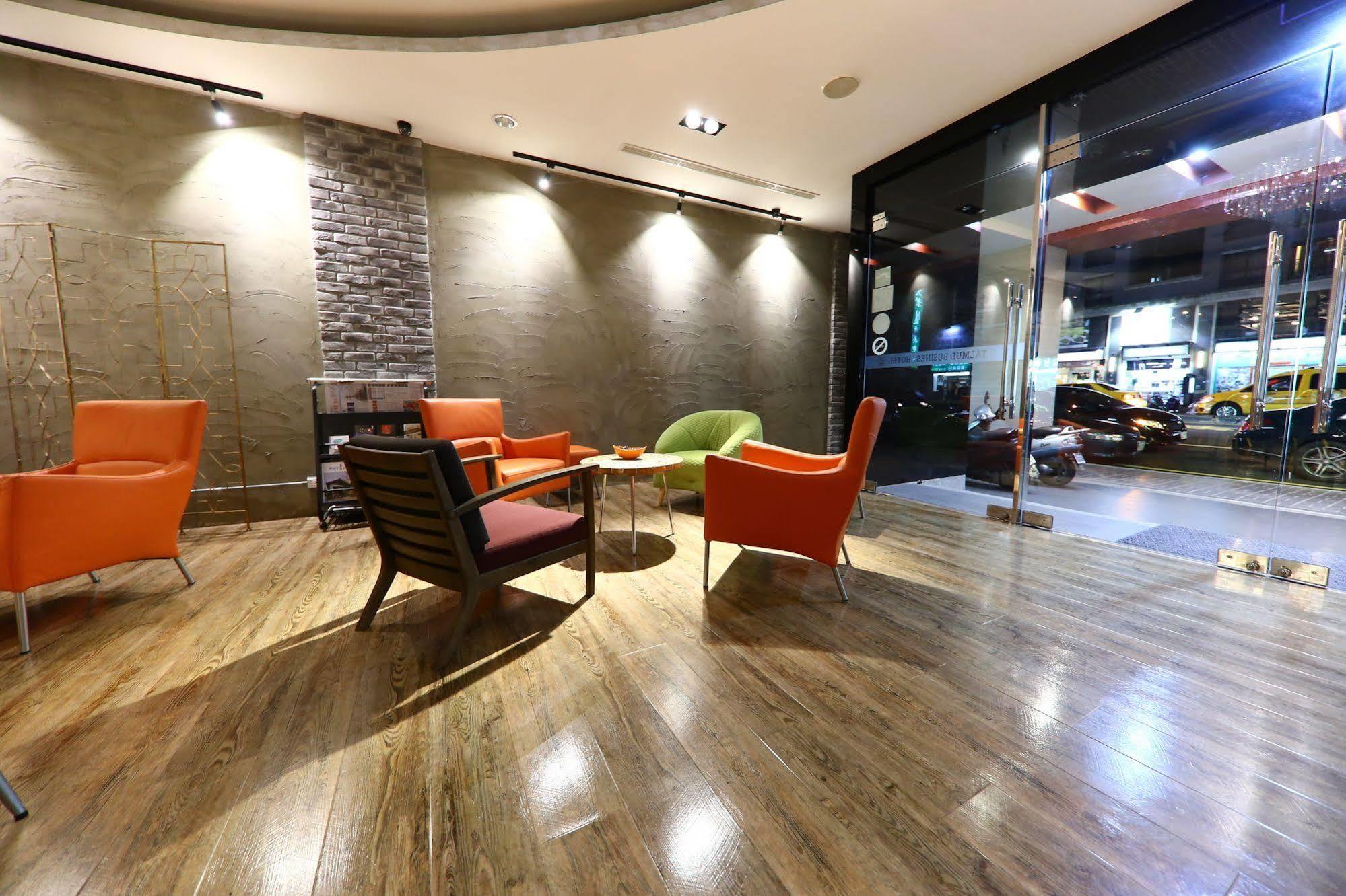 Unique 75 Hotel Taichung Extérieur photo