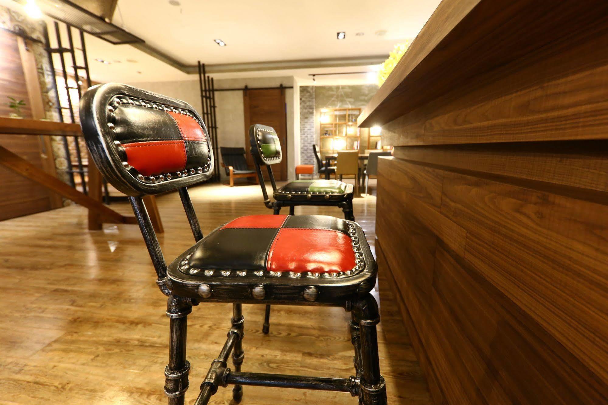 Unique 75 Hotel Taichung Extérieur photo