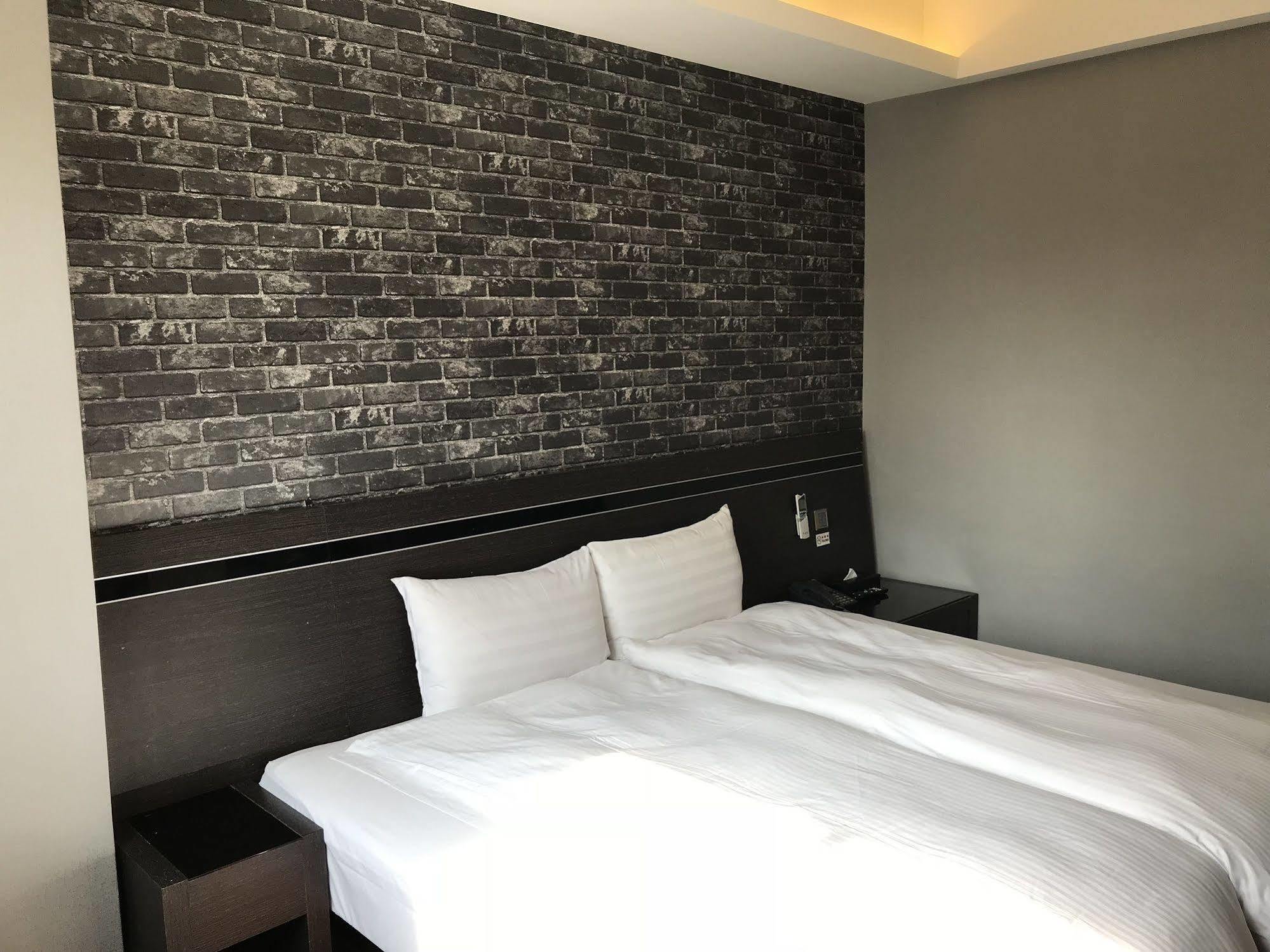 Unique 75 Hotel Taichung Extérieur photo