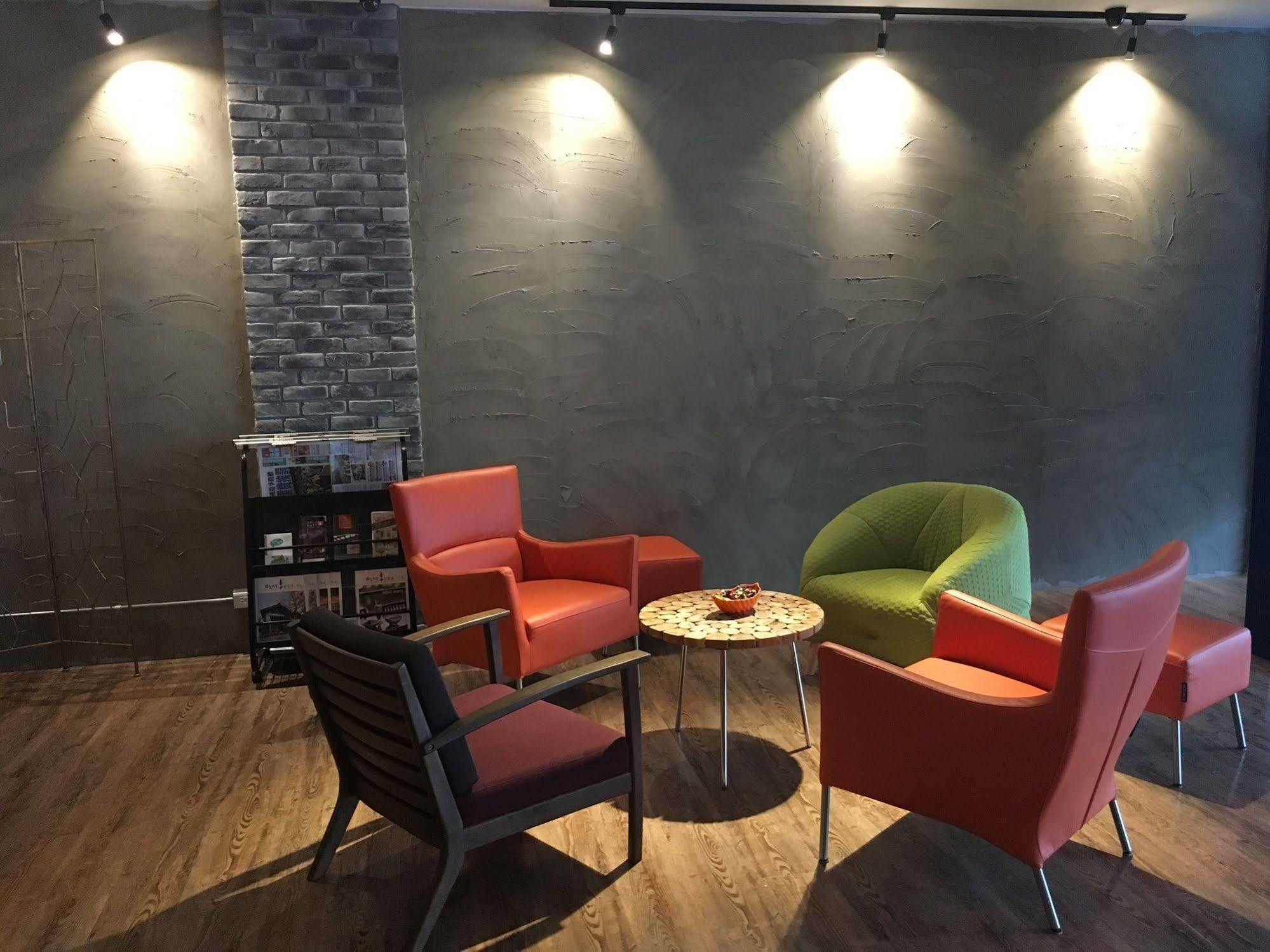 Unique 75 Hotel Taichung Extérieur photo