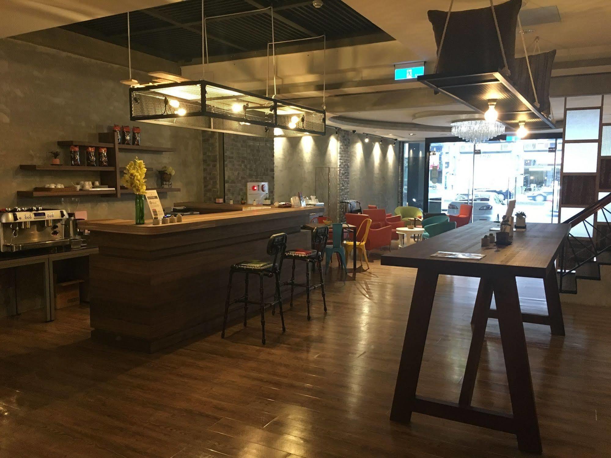 Unique 75 Hotel Taichung Extérieur photo