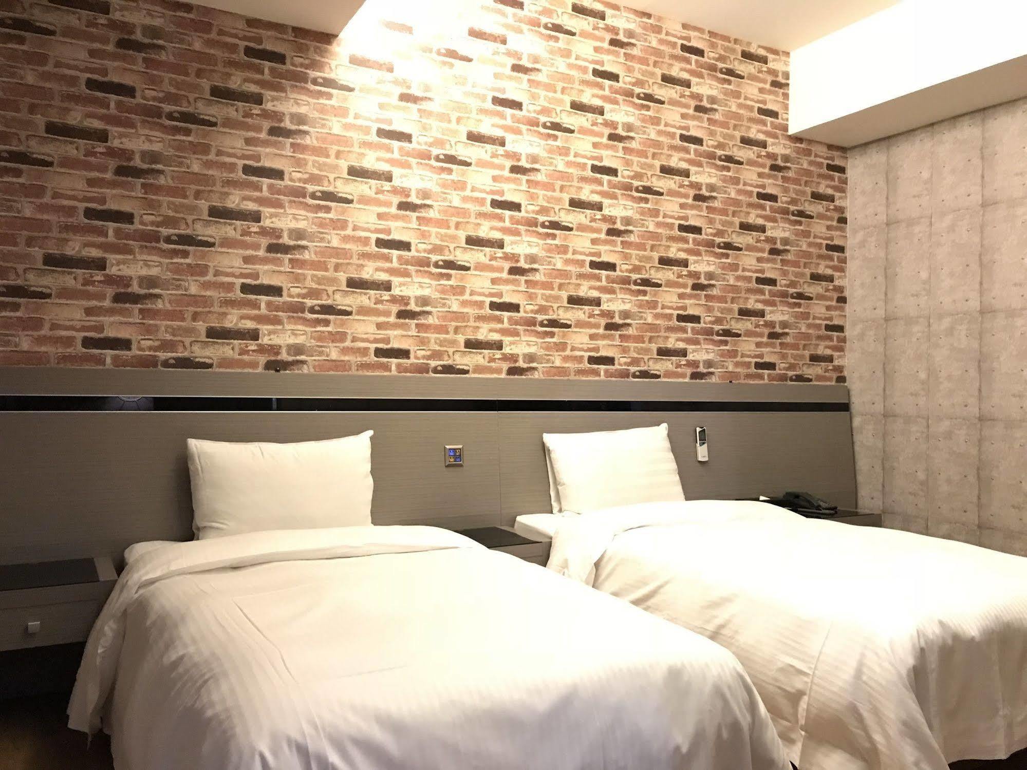 Unique 75 Hotel Taichung Extérieur photo